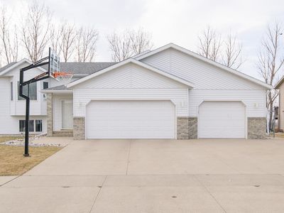 920 Westwynd Dr, West Fargo, ND, 58078