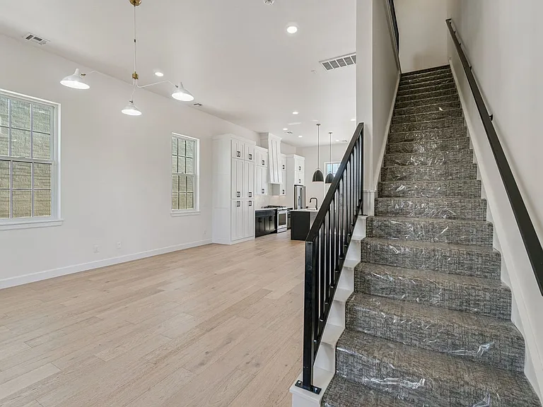 18814 Selah Way — Photo 11