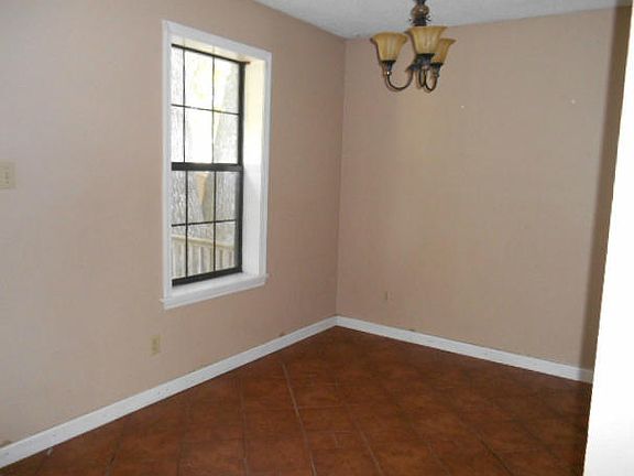 4th image of 2105 S Ithaca Pl
