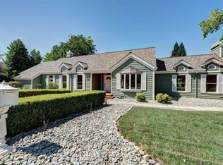 890 Sunriver Ln, Redding, CA 96001