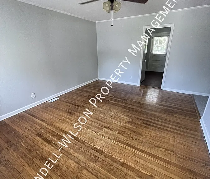 2221 Bernard St — Photo 2