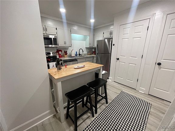 4th image of 2031 8th Ave #208