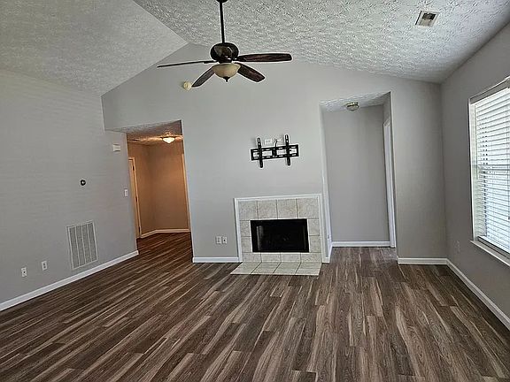 3rd image of 1331 Hunters Way Ct