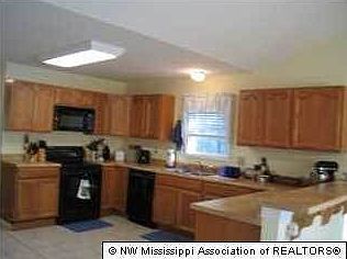 3rd image of 1309 Thunderbird Dr N
