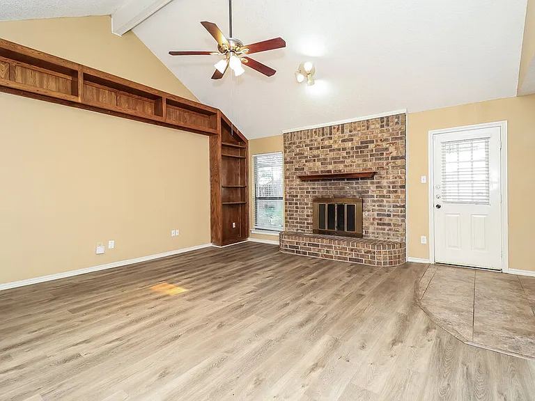 4900 Barberry Dr — Photo 3
