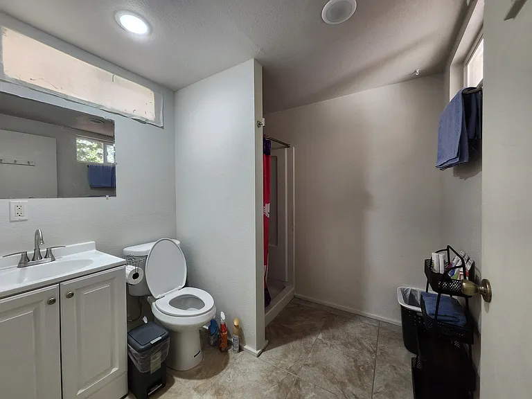 15-1915 2nd Ave #C — Photo 3