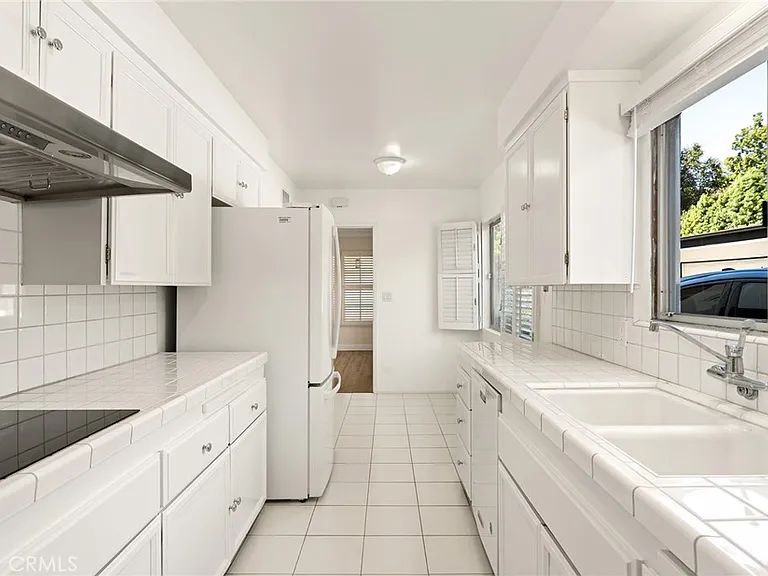 681 S Orange Grove Blvd #3 — Photo 8