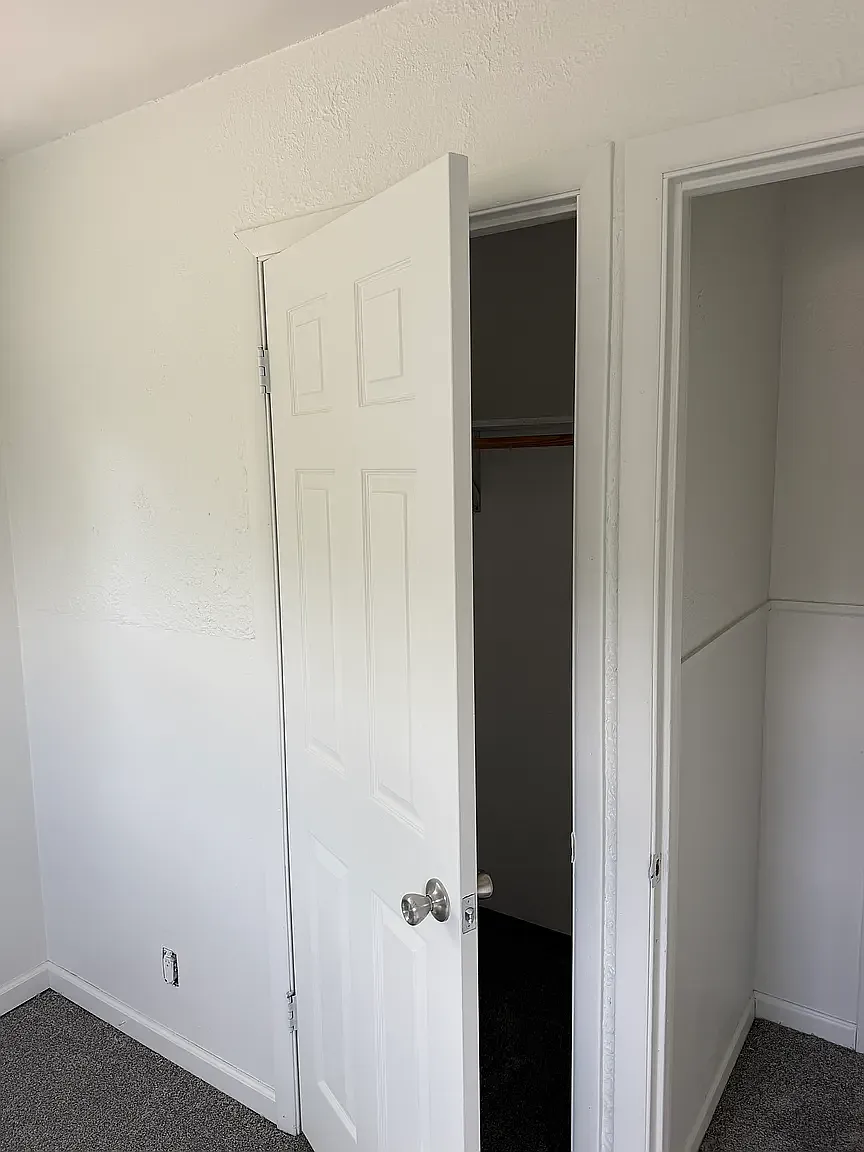 5 bed, 2850 sqft, $2,300 — Photo 1