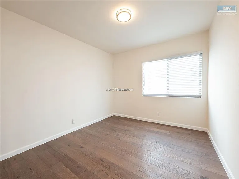 1222 W 39th St — Photo 11