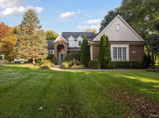 7622 Setters Pointe Dr, Brighton, MI