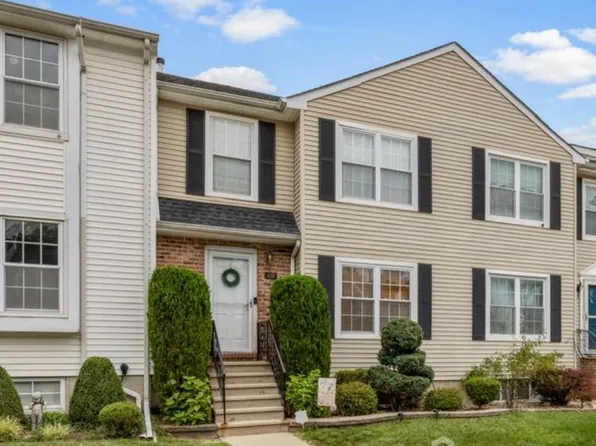40 Lantern Ln, Sayreville, NJ 08872