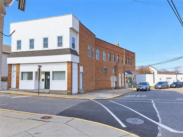 300 Longfellow St, Vandergrift, PA 15690