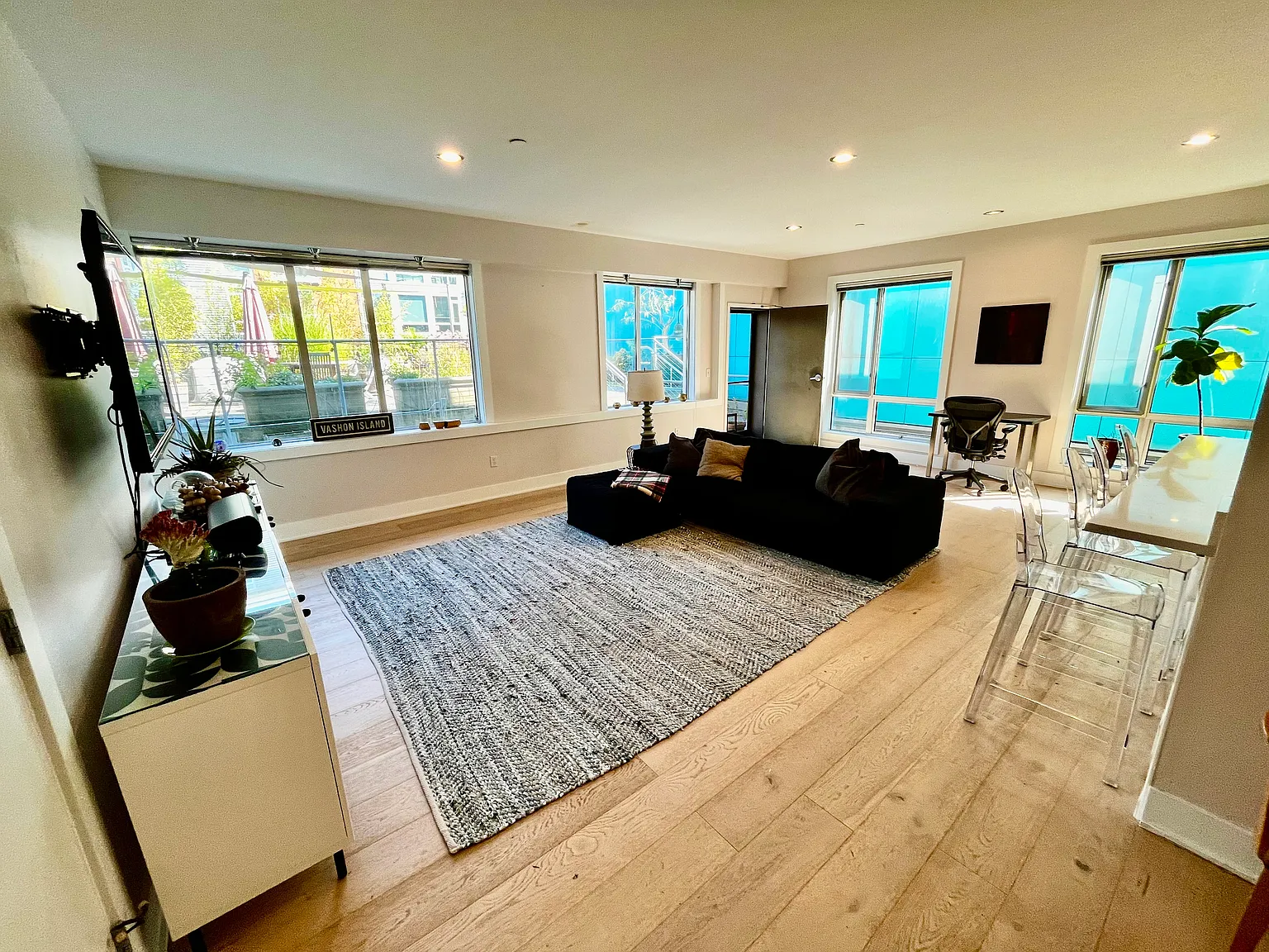 2 bed, 1.5 bath, 1082 sqft, $3,950 — Photo 4
