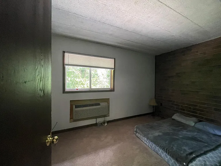 469 Crawford Ave — Photo 6