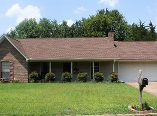 2402 Holly Hill Dr, Tupelo, MS 38801