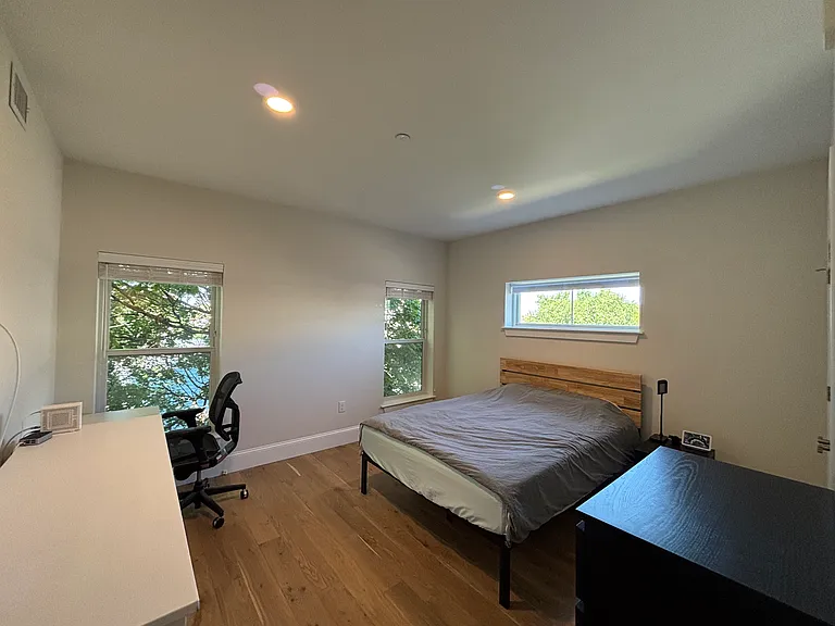 27 Washington St #302 — Photo 1
