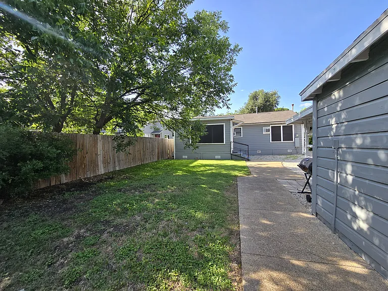1614 W Hollywood Ave — Photo 5