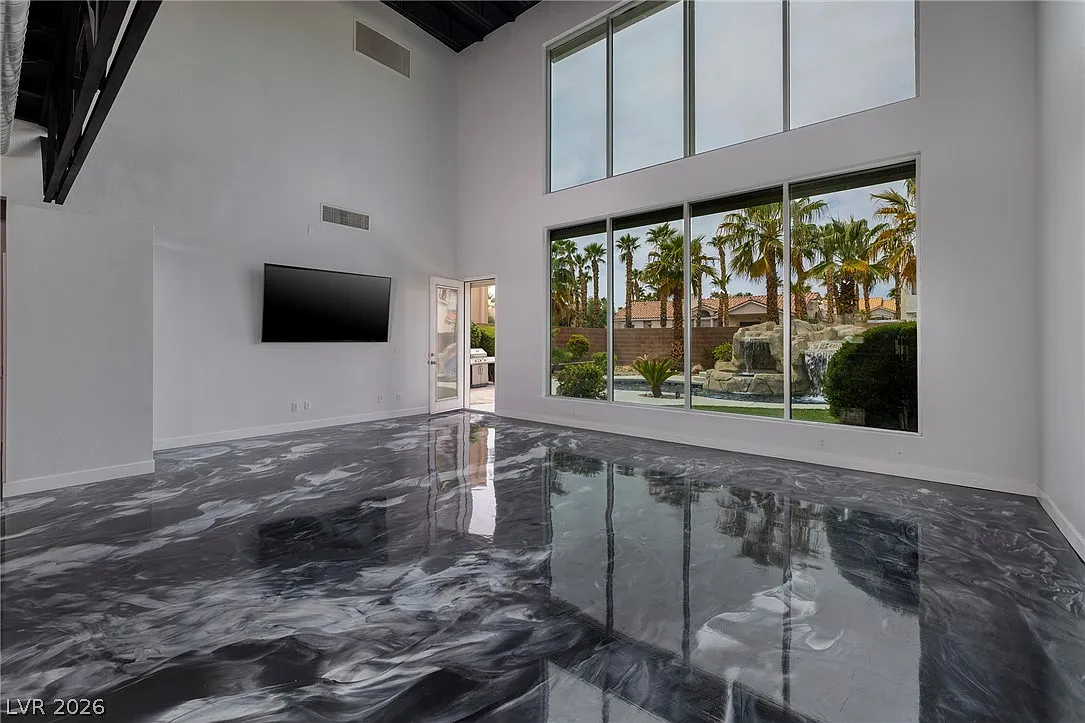 3 bed, 2.0 bath, 3381 sqft, $3,450 — Photo 3