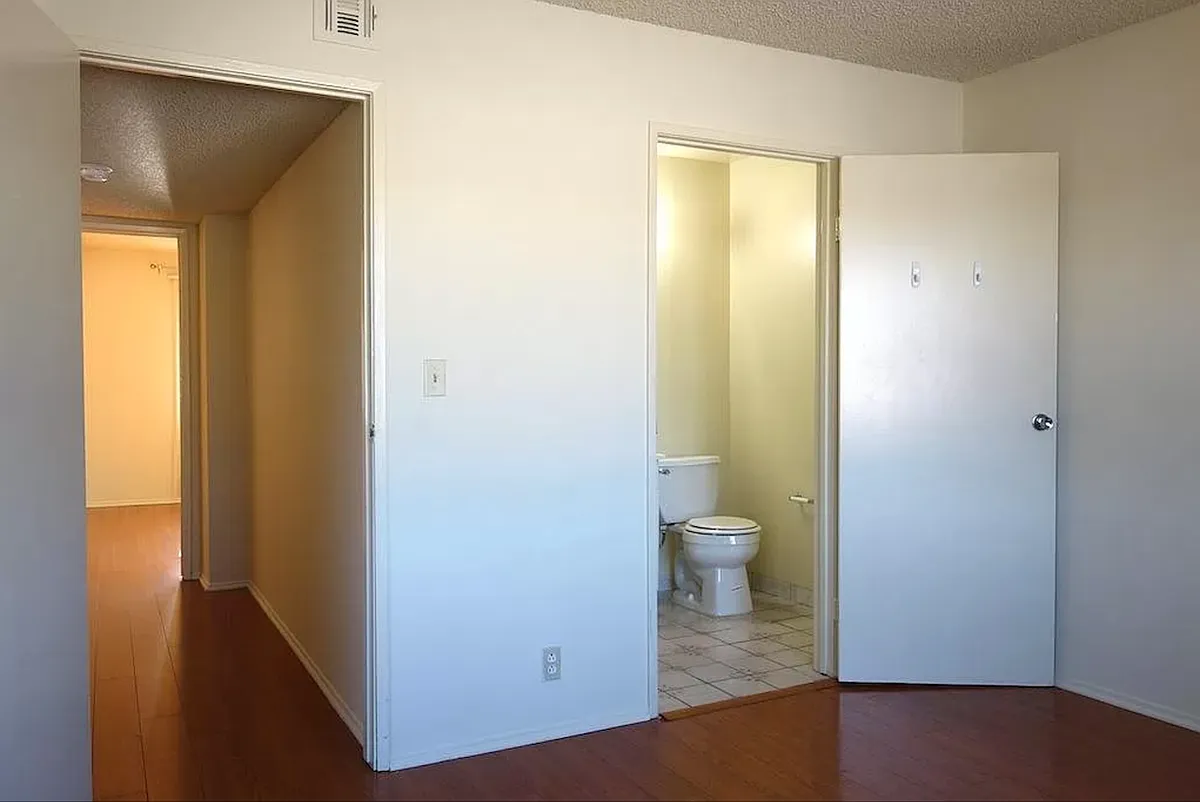 Building Photo - 4521 Prospect Ave #3