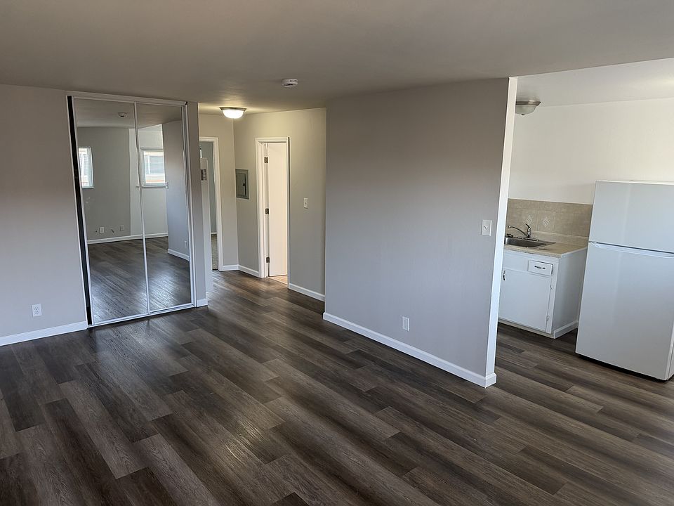 1st image of 1316 Leafwood Dr #11