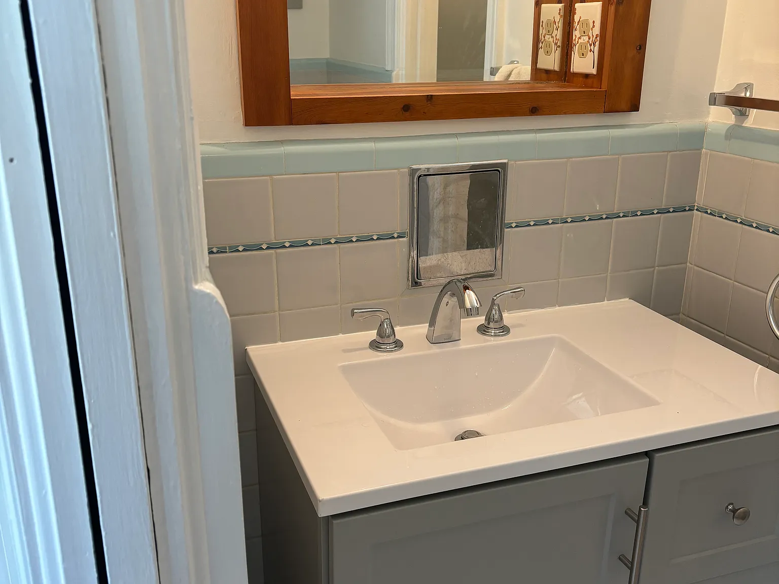 4225 Heutte Dr — Photo 3