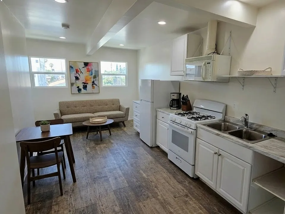 1256 Rolland Curtis Pl #1/2