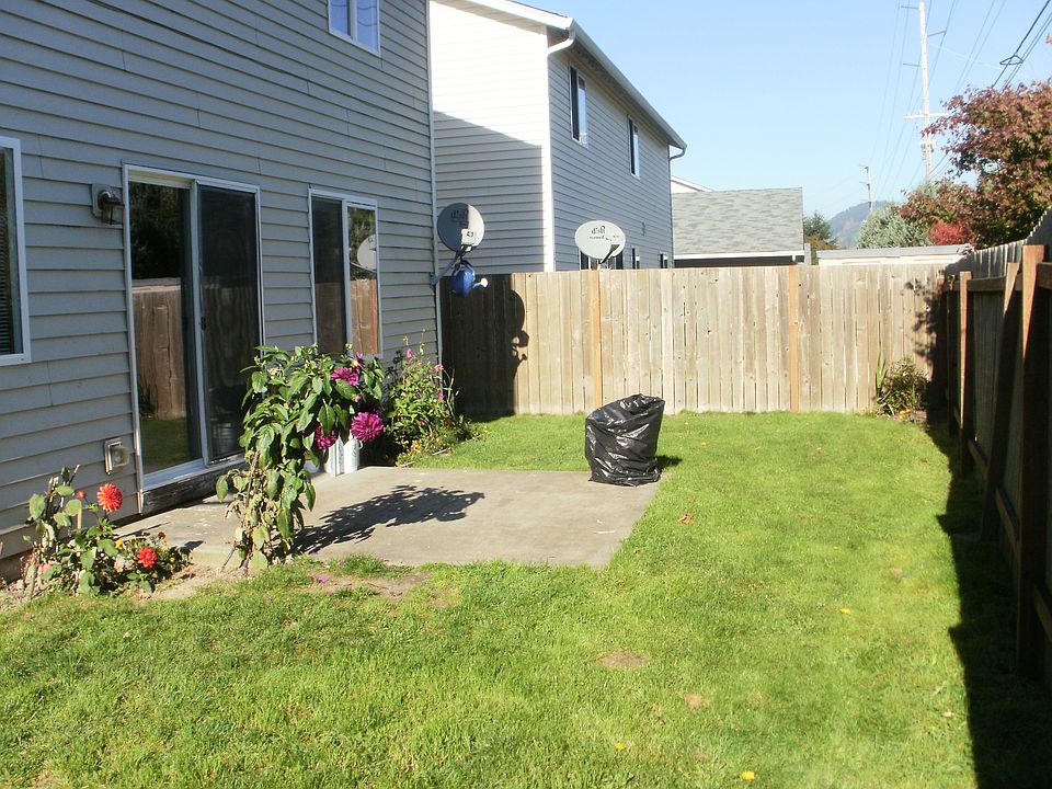 2nd image of 215 Blue Jay Ct