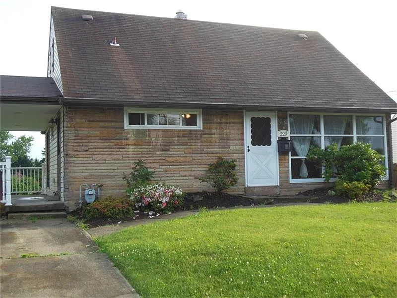 229 Bellevue Dr photo 1