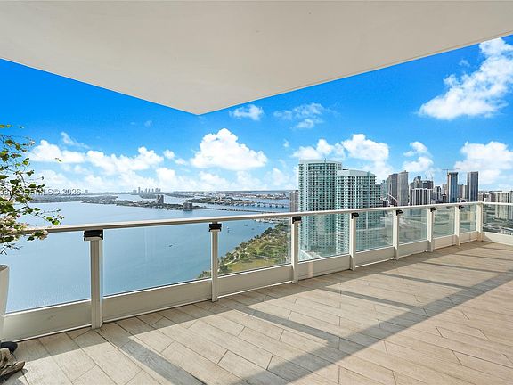 2nd image of 2020 N Bayshore Dr APT 3902