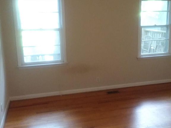 5th image of 3136 Brentwood Rd