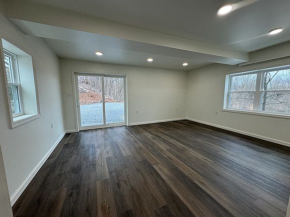 4th image of 181 Eaton St