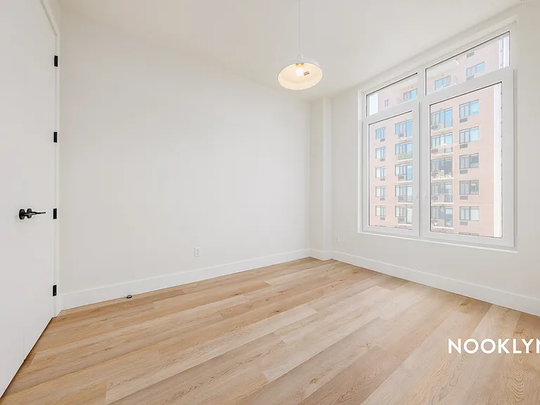 27-16 21st St #5L — Photo 34