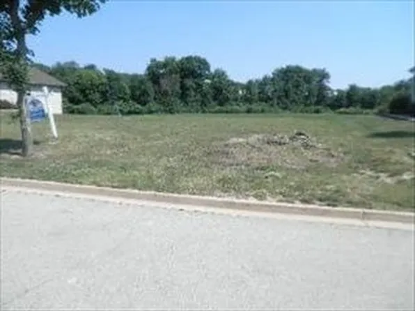 374 Poplar Dr, Yorkville, IL 60560