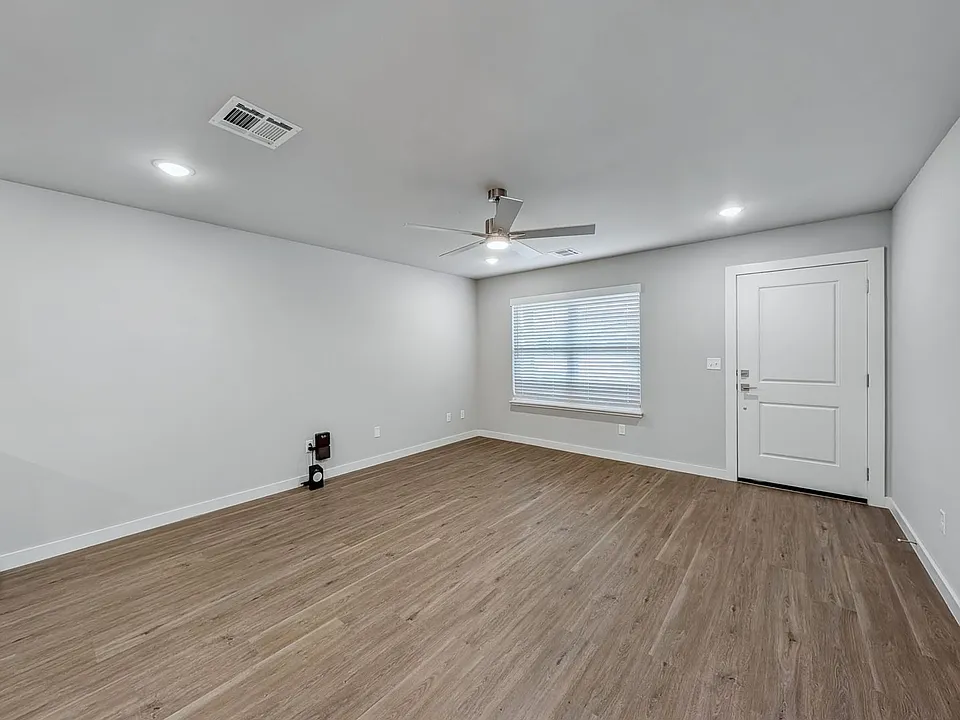 313 NW 65th Ave