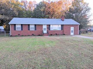 12 Hudgins Rd, Poquoson, VA 23662