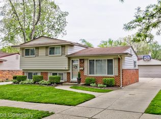 576 Langley Blvd, Clawson, MI 48017