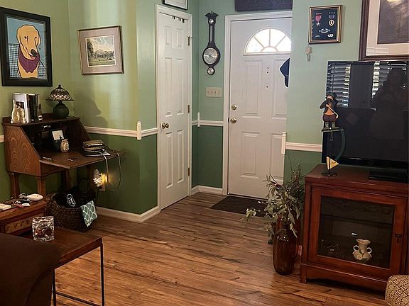 3rd image of 317 Hidden Creek Cir