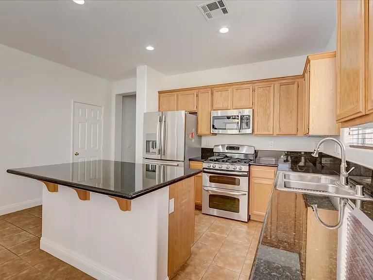 10948 Positano St — Photo 7