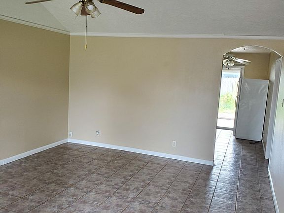 4th image of 1831 N Tallowood Dr