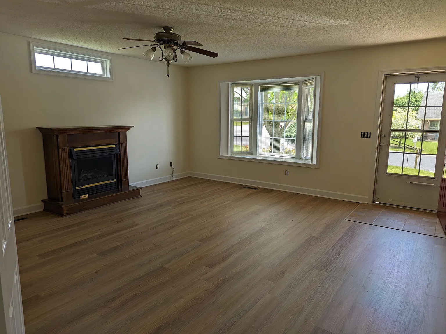 3 bed, 1577 sqft, $1,900 — Photo 2