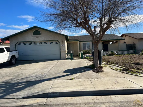 320 Calle Cocina, Delano, CA 93215