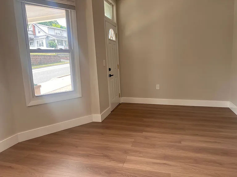 752 Belmont Ave #7 — Photo 4