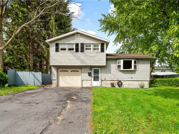 205 Avon Ave, Liverpool, NY 13088