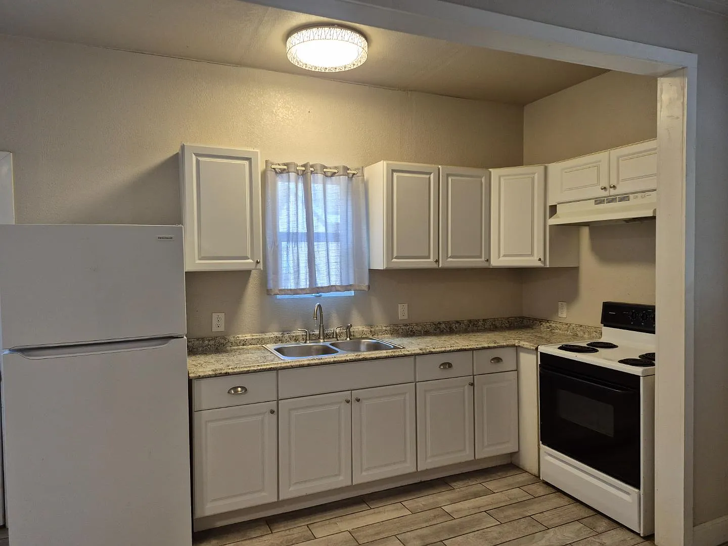 863 Steves Ave - 102 — Photo 1