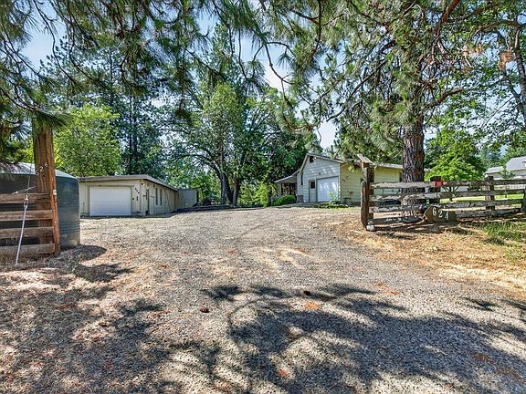 3rd image of 624 Crowson Rd