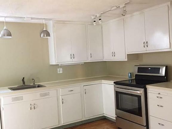 Kitchen- lots of storage!