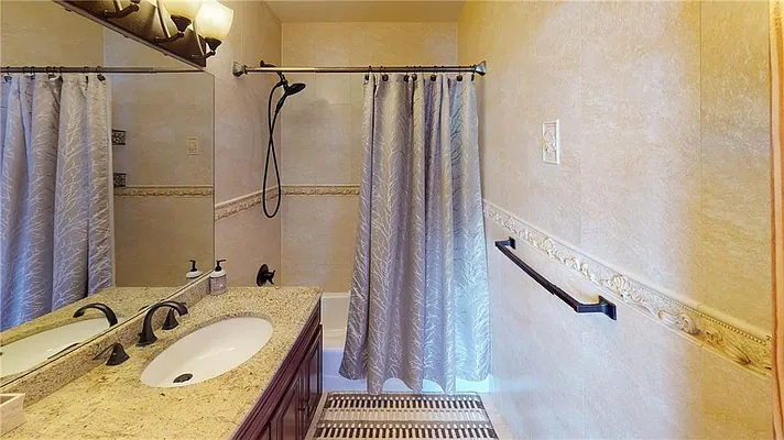 Sold by Remax Edge | media 16