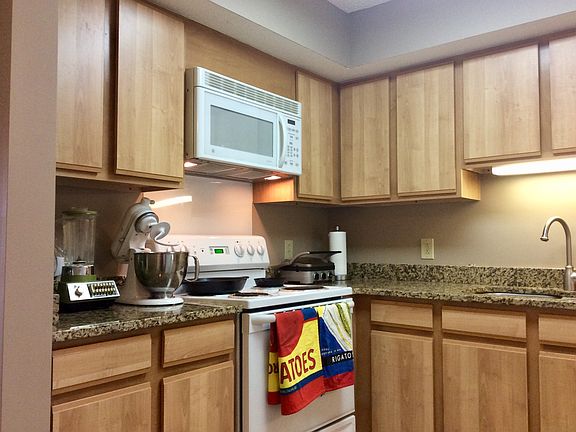 5th image of 609 Bear Dr