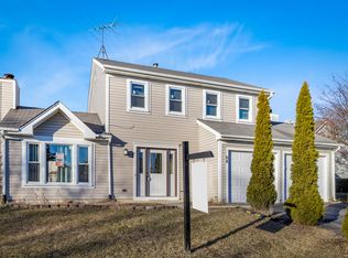 68 Jackson Ln, Streamwood, IL
