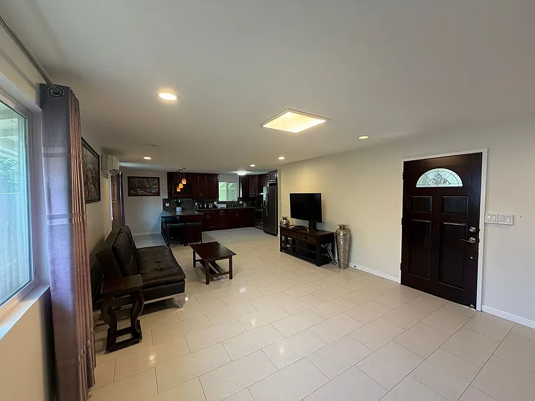 3346 Kanaina Ave — Photo 1